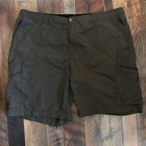 Columbia Shorts SZ 44 utility hiking athletic outdoor quick dry nylon